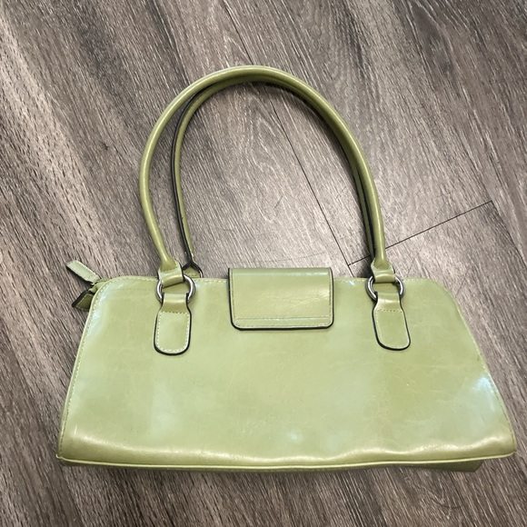 Vintage Lime Green Shoulder Bag with Silver Accents - Picture 4 of 4